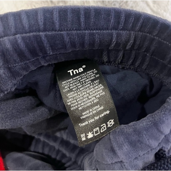 Aritizia Tna Relaxed Velour Sweatpant - Picture 3 of 7